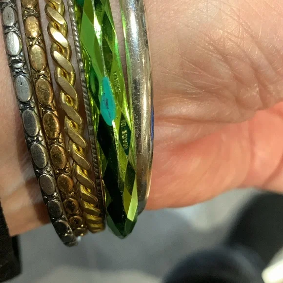 Six bracelets - Picture 3 of 6